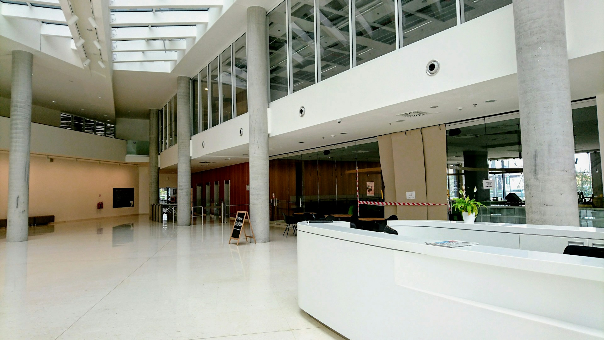 DOS Eye Clinic Office Building